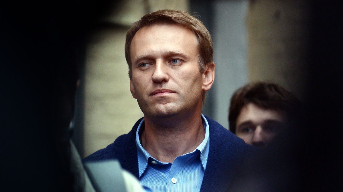 Mohl to být nízký cukr, jed jsme nenašli, tvrdí ruští lékaři o Navalném